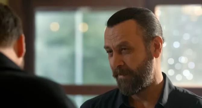 Es darf niemals gefälscht sein! Nejat İşler prägt jede Rolle, genau wie in der Aile-Serie!