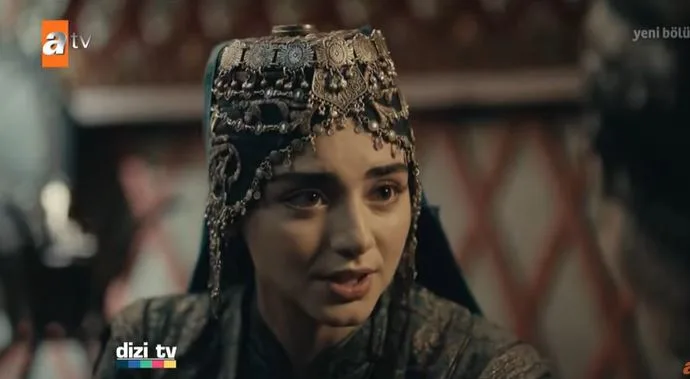 Özge Törer ist wirklich in ihren Charakter in der Kuruluş Osman-Serie integriert!