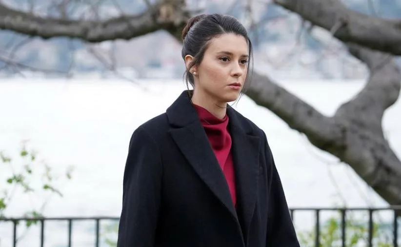 Buçe Buse Kahraman sollte sich ihren Co-Star Toprak Sağlam anhören, bevor sie die Gegenreaktion verklagt!