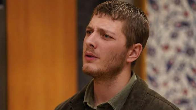 Burak Tozkoparan konnte in der Serie Ateş Kuşları die Herzen der Zuschauer berühren!