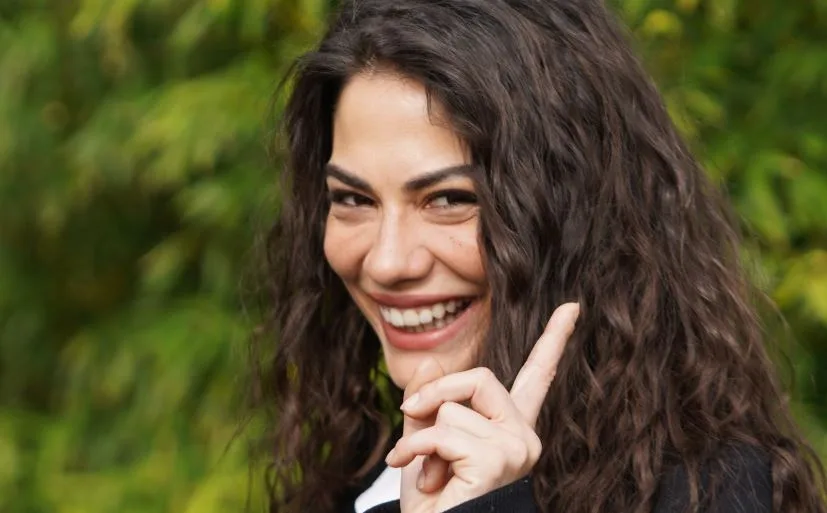 Eine sehr kluge Strategie von Demet Özdemir auf dem Höhepunkt ihrer Karriere!