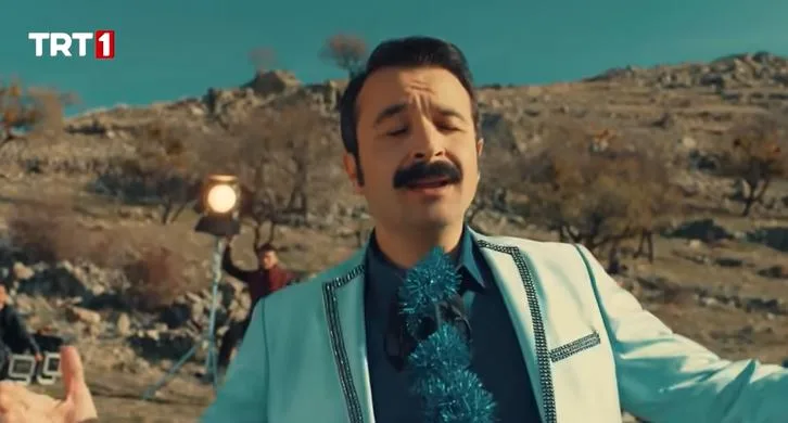 Wie glücklich ist Eser Eyüboğlu, mit der Figur von Selami Ferses, Millionen waren von seiner Stimme begeistert!