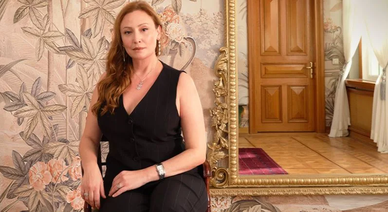 Auch wenn sie mit „İfakat“ in der TV-Serie The Yalı Çapkını sehr beliebt ist, sieht Gülçin Santırcıoğlu das Leben ganz anders!
