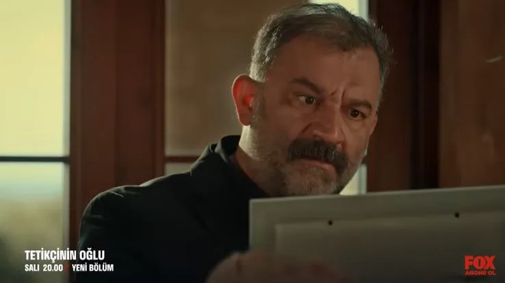 Diejenigen, die Şevket Çoruh in der Fernsehserie Tetikçinin Oğlu sehen, stellen die 16-jährige Beharrlichkeit von Arka Sokaklar in Frage!