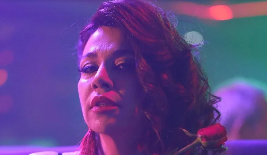 Yeşim Ceren Bozoğlu nahm an der Show-TV-Serie teil, die Schritt für Schritt zum Finale ging!
