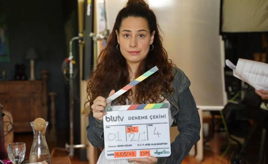 Aslı İnandık kehrte mit einer neuen TV-Serie namens Deneme Çekimi! an die Sets zurück!
