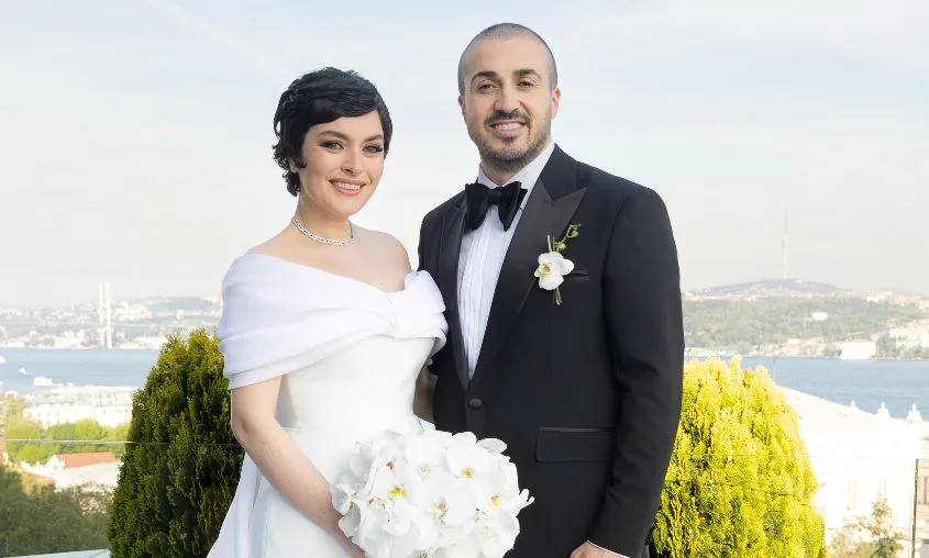 Ezgi Mola, Safiye aus der Serie Masumlar Apartmanı, hat geheiratet!