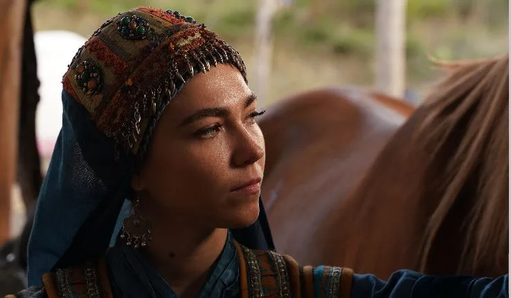 Obwohl die Serie „Kuruluş Osman“ Miray Akay sehr ermüdet, brennt in ihr die Liebe zur Schauspielerei!
