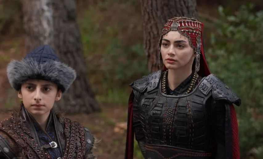 Özge Törer ist diejenige, die am Set von Kuruluş Osman am meisten lacht!