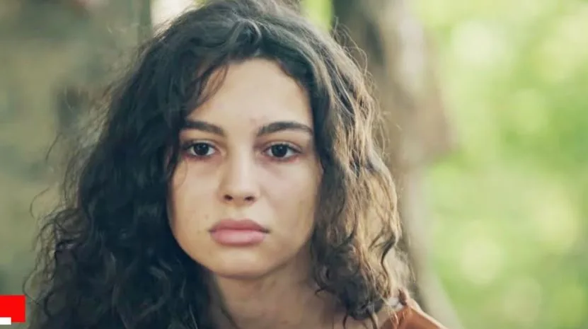 Ihre Erfahrung in der Serie Kırmızı Oda verwandelte Su Burcu Yazgı Çoşkun in jemand anderen