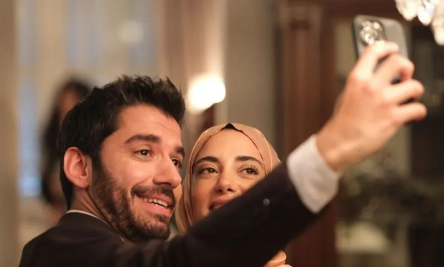 Serkan Tınmaz und Ceren Karakoç sind auch über ein Problem in der Kızılcık Şerbeti-Reihe verwirrt!