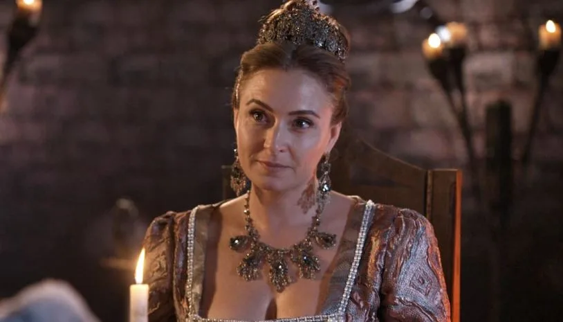 Ceyda Düvenci sorgt schon lange mit ihrer Serienauswahl für Aufsehen!
