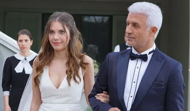 Die Hochzeitsszenen in der Yasak-Elma-Serie funktionierten sogar bei Eda Eces Hochzeit sehr gut!