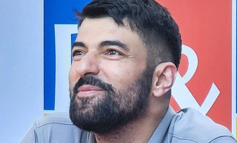Für diejenigen, die Engin Akyürek aus seinen Rollen kennen, aber seine wahre Persönlichkeit kennenlernen möchten, gibt es einen völlig neuen Weg!