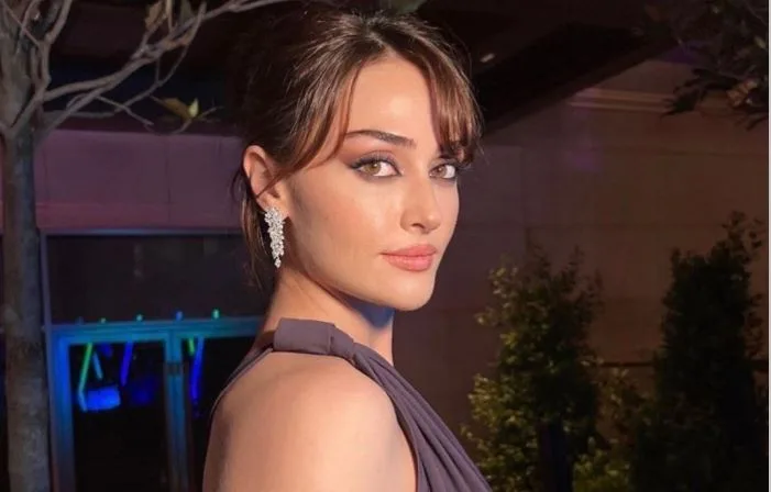 Esra Bilgiç wird sich auch 2023 mit ihren beiden wichtigen Projekten wieder einen Namen machen!
