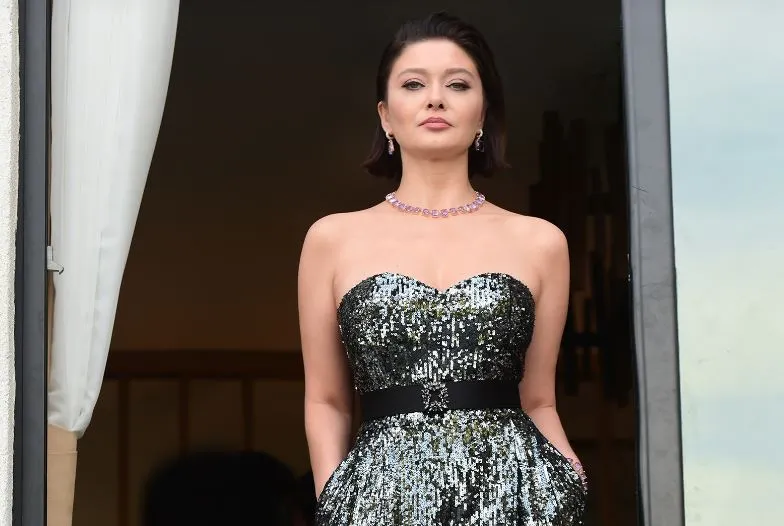 Nurgül Yeşilçay lässt das, was sie in ihrer alten TV-Serie mit dem Veda Mektubu erlebt hat, noch einmal durchleben!