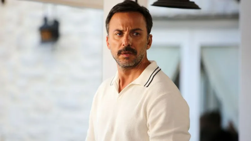 Wenn Serkan Altunorak Ozan in der Maviye Sürgün-Serie im wirklichen Leben treffen würde, würden seltsame Dinge passieren!