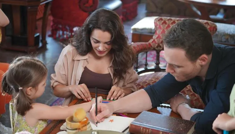 Die Set-Situationen von Kerem Bürsin und Hafsanur Sancaktutan sind ebenso kurios wie die Episoden der Serie!