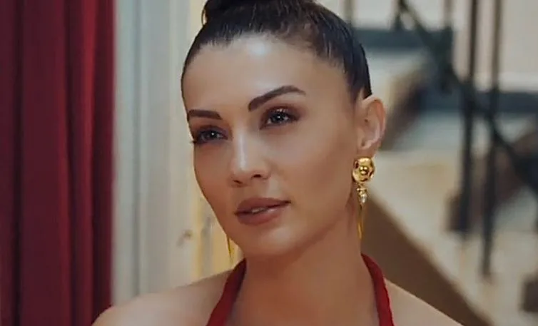 Moralische Unterstützung für Burcu Özberk durch ihre Fans am Set der TV-Serie!