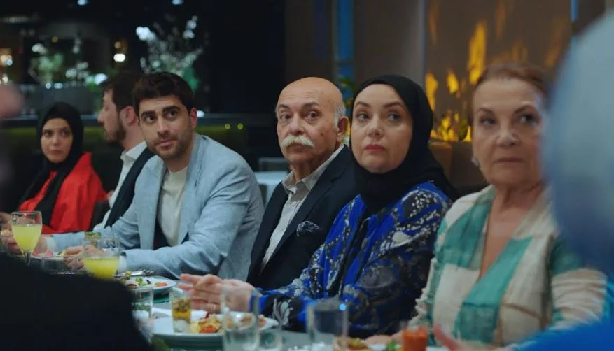 Das Duo Kayra Şenocak und Yiğit Kirazcı kommt, die Bilanzen in der Kızılcık Şerbeti-Serie ändern sich!