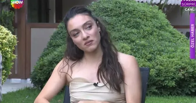 Merve Dizdar, die ihre Erfolge nacheinander aufzählt, hat einen großen