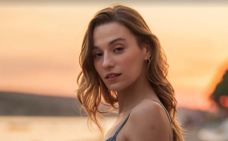 Sümeyye Aydoğan hat die Figur von Gece in der TV-Serie Dönence angenommen!