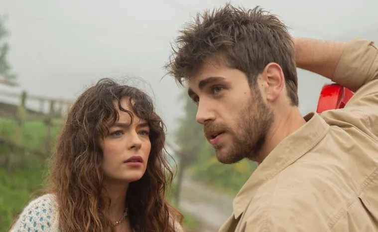 Die Anziehungskraft von Emre Bey und Buse Meral reichte nicht aus, um die Serie „Vermem Seni Ellere“ am Leben zu erhalten!