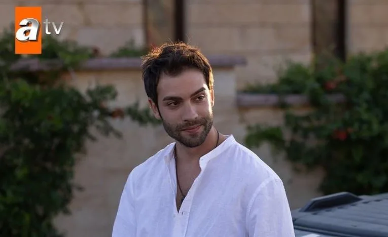Der Charakter von Yaman in der TV-Serie Safir ähnelt Burak Berkay Akgül!