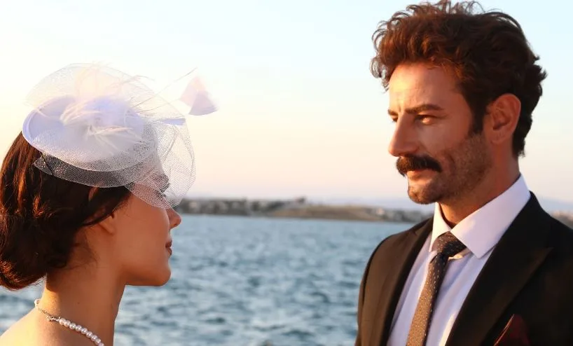 Selbst die starke Energie von Gökberk Demirci reicht möglicherweise nicht aus, um die TV-Serie Üç Kız Kardeş zu retten!