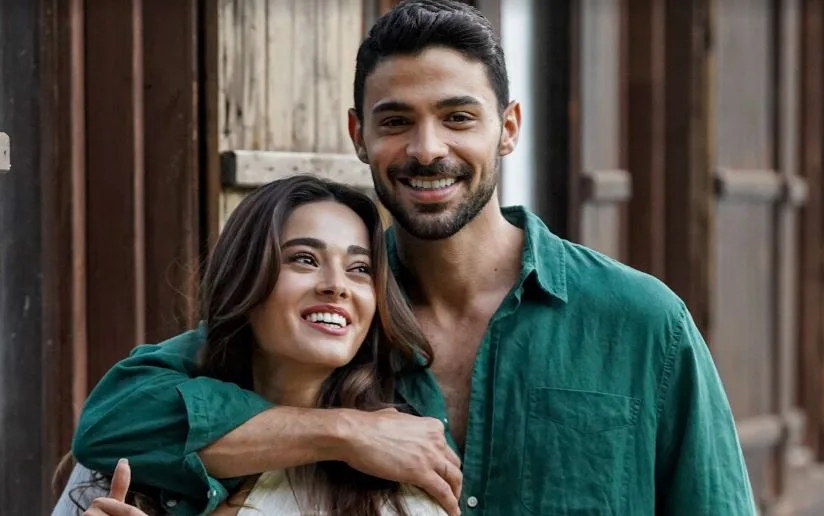 Die hohe Energie von Halit Özgür Sarı und Simay Barlas führte in der TV-Serie Yabani! zu einer Einschaltquotenexplosion!