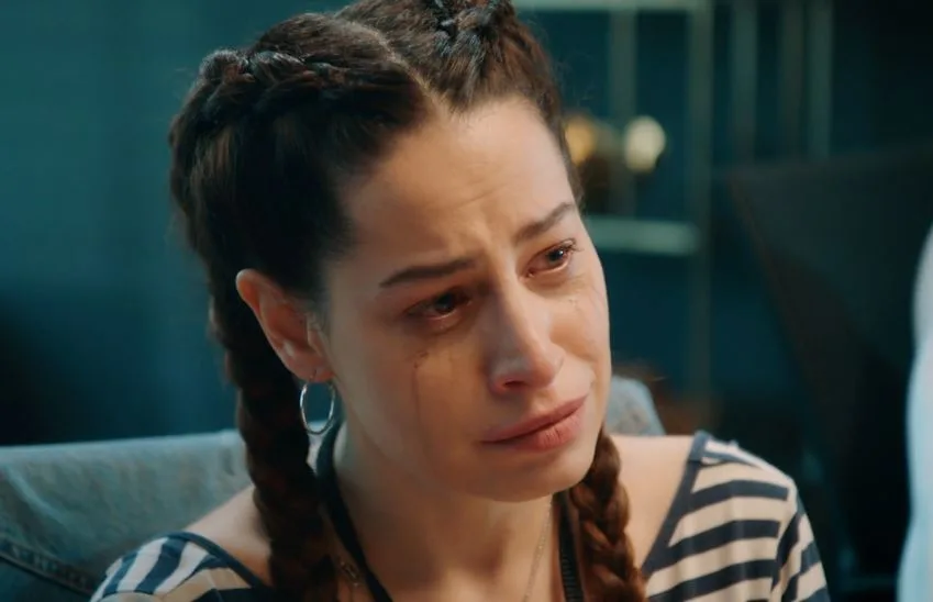 Aslı İnandık trat mit ihrem neuen TV-Serienprojekt Deneme Çekimi vor ihren Fans auf!