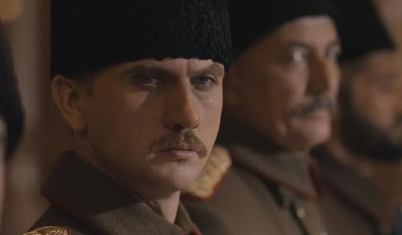 Aras Bulut İynemlis Auftritt im Atatürk-Film wird seine Fans verzaubern!