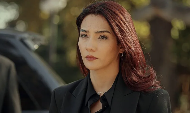 Aybüke Pusat, die gerade der Teşkilat-Serie beigetreten ist, wird ihre Fans mit ihrer Rolle als starke Frau überraschen!