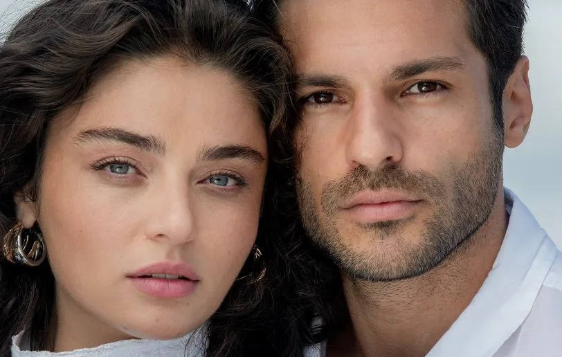 Die starke Chemie zwischen Ayça Ayşin Turan und Serkan Çayoğlu in der Serie Kader Bağları hat die Einschaltquoten nicht beeinflusst!