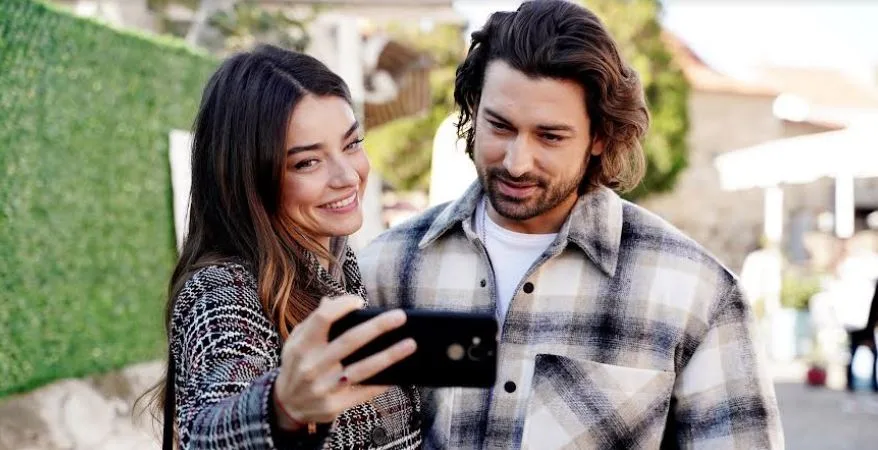 Alp Navruz und Ayça Ayşin Turan wurden im Ausland zu einer Quelle des Stolzes!