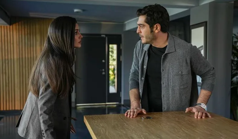 Entwicklung bezüglich der TV-Serie Bambaşka Biri, die die Fans von Hande Erçel und Burak Deniz schockierte!