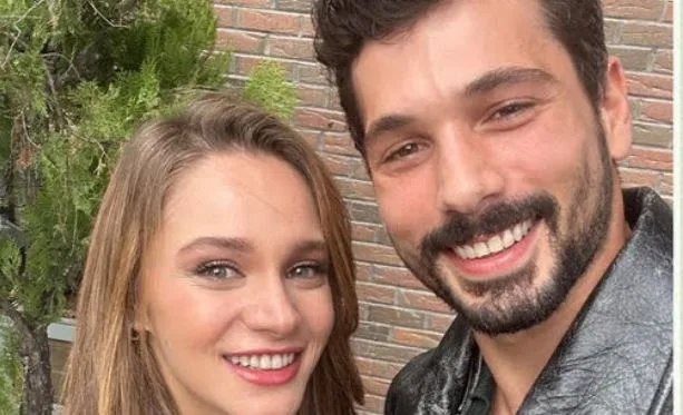 Die Energie von Miray Daner und Deniz Can Aktaş bringt Erfolg nach Erfolg in die TV-Serie Hudutsuz Sevda!