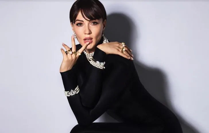 Burcu Özberk machte mit einem neuen Werbevertrag auf sich aufmerksam