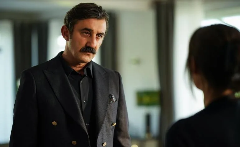 Für Necip Memili-Fans die Figur Reha in der TV-Serie Sandık Kokusu