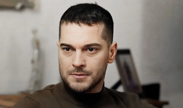 Die Gaddar-Serie unter der Regie von Çağatay Ulusoy erzielte mit ihrer ersten Folge sowohl bei den Einschaltquoten als auch in den sozialen Medien Erfolge!