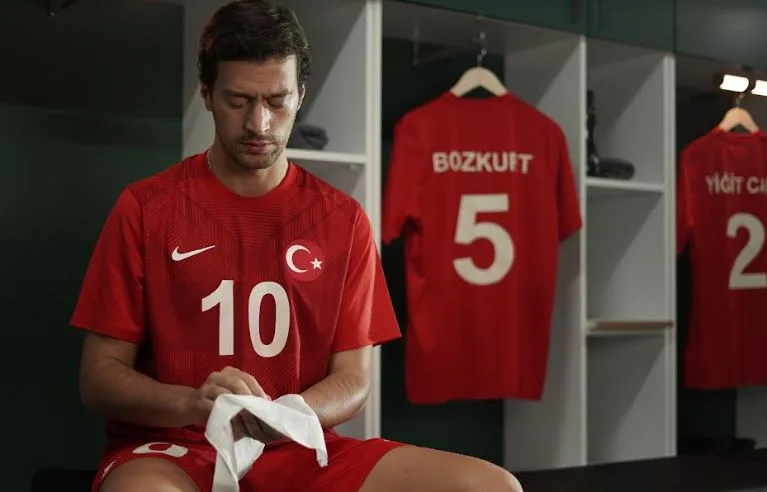 Feyyaz Şerioğlu und Sude Zülal Güler werden ihre Fans in der TV-Serie Bir Sevdadır überraschen!