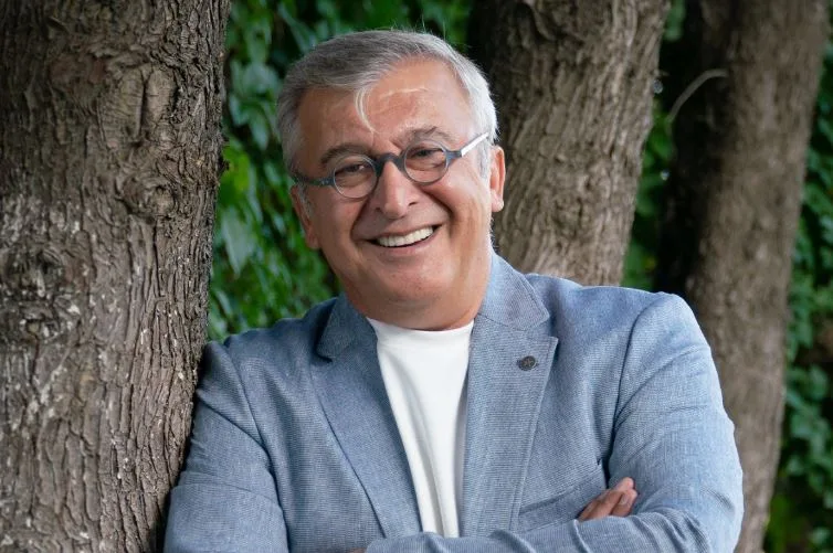 Hüseyin Avni Danyal, dessen Rolle in der TV-Serie beendet wurde, kehrt nun mit einer anderen Figur auf die gleiche Leinwand zurück!