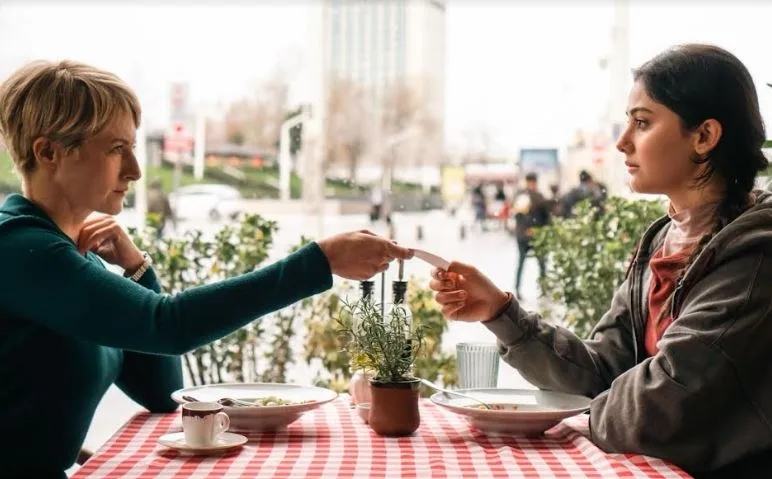 Canan Ergüder kehrte mit einer Serie an die Sets zurück, die ihre Fans überraschen wird!