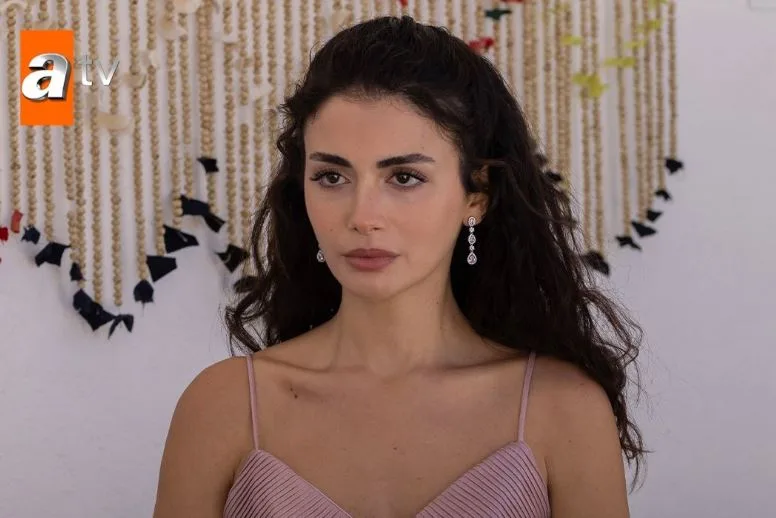 Sowohl Özge Yağız als auch die TV-Serie Safir, in der sie die Hauptrolle spielt, sind gut ins Jahr 2024 gestartet!