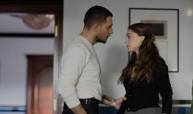 Die Sakla Beni-Serie, in der Uraz Kaygılaroğlu und Cemre Baysel zusammenkamen, überraschte erneut alle!