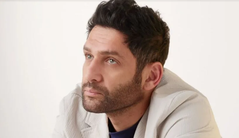 Tansel Öngel wartet dieses Mal in der TV-Serie Senden Önce auf seine Fans!