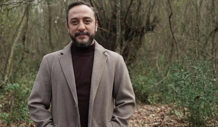 Hakan Karsak, der mit der TV-Serie „Bir Sevdadır“ auf die Leinwand zurückkehrte, lobte die Geschichte!