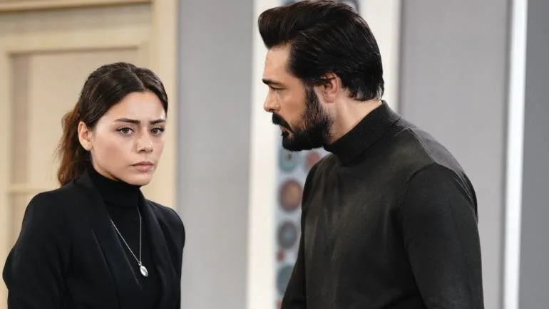 Diesmal trafen sich Sıla Türkoğlu und Halil İbrahim Ceyhan in derselben Position zu einem ganz anderen Thema!
