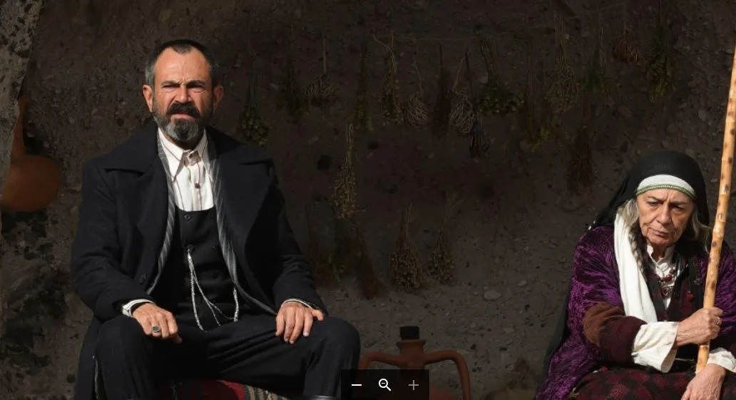 Olgun Şimşek kehrt mit einer sehr kraftvollen Serie auf die Leinwand zurück!