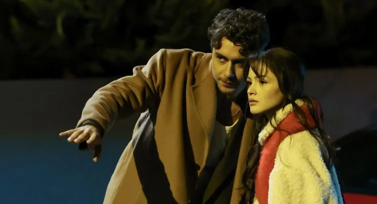 Die Partnerschaft von Derya Pınar Ak und Onur Seyit Yaran in der TV-Serie Yan Oda wird die sozialen Medien erschüttern!